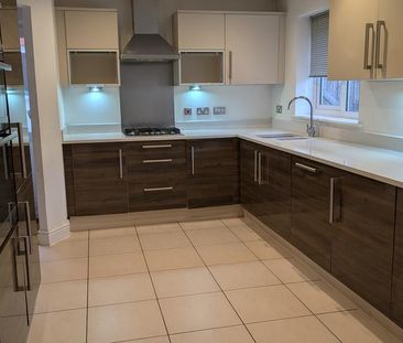 4 bedroom detached house to rent - Photo 3