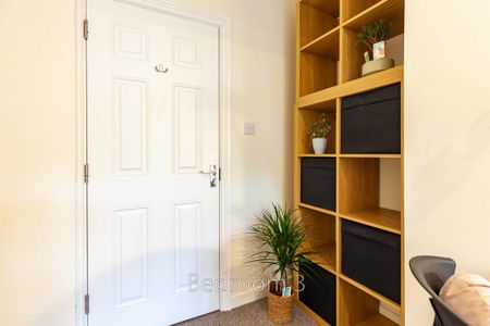 Room 4 - Photo 5