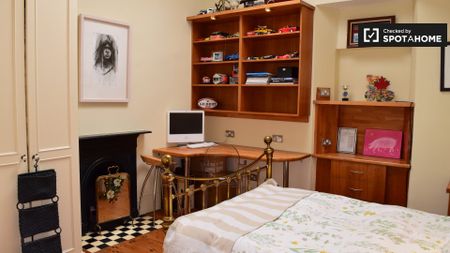 Decorated room in 5-bedroom apartment in Churchtown, Dublin - Photo 2