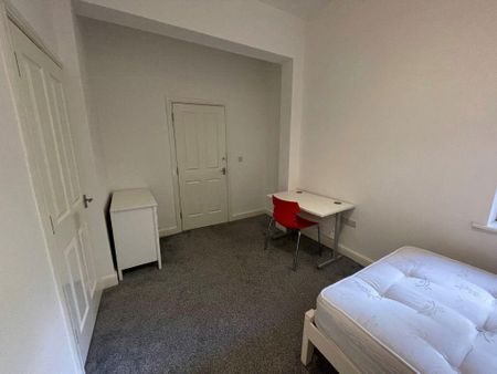 3 bedroom apartment to rent - Photo 2