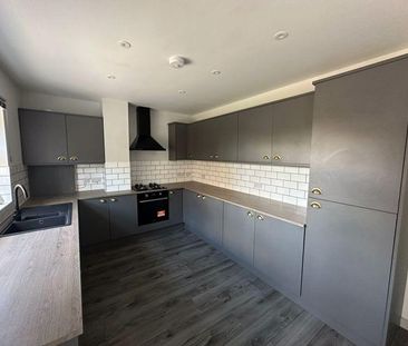 2 bedroom end of terrace house to rent - Photo 2