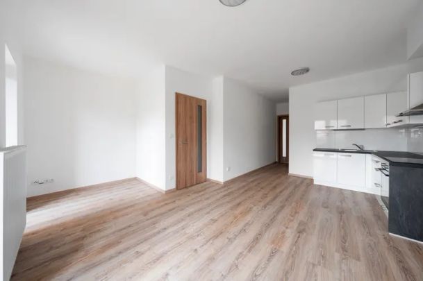 Moderní byt 2+kk s balkonem v centru města, 41 m - Фото 1