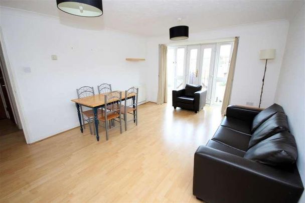 Consul House, Tidworth Street, Bow, E3 - Photo 1