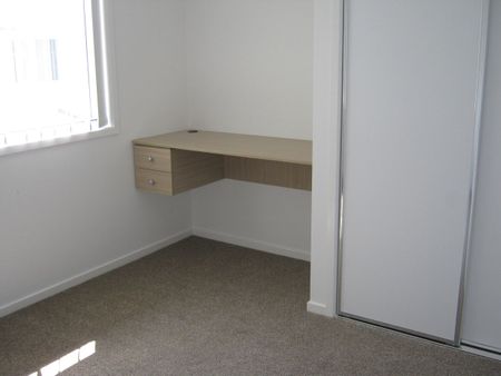 PET FRIENDLY! MODERN 3 BEDROOM TOWNHOUSE NEAR NORTH LAKES! - Photo 3