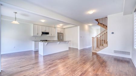 For Lease - 39 Cisco Drive, Whitby, Ontario - Photo 5