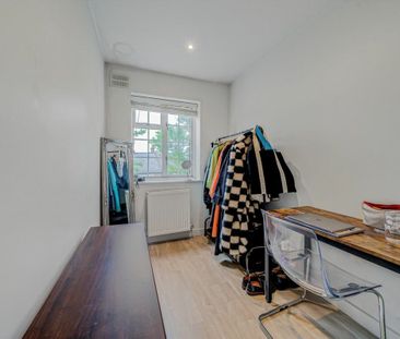 Walton Road, KT8, London - Photo 1