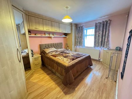 4 bedroom semi-detached house to rent - Photo 2