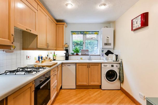 2 bedroom ground floor flat to rent - Photo 1