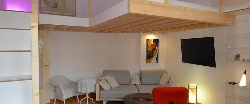 Gemütliche Ein-Zimmer Altbauwohnung mit Balkon in Berlin Mitte, Nähe Oranienburger Tor, möbliert - Photo 1