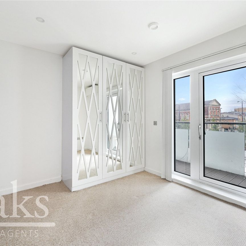 Newgate, Croydon, Surrey - Photo 1