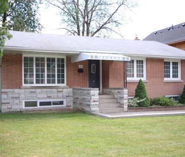 For Lease - 1026 Bridge Road, Oakville, Ontario - Photo 3