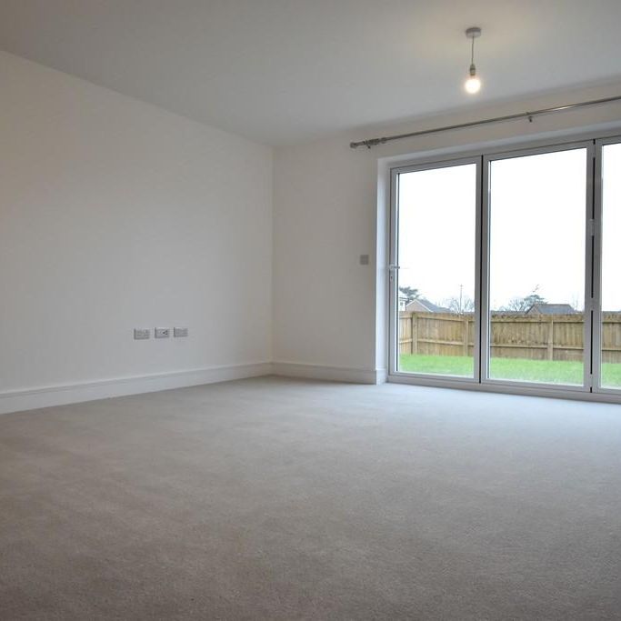 4 bedroom semi-detached house to rent - Photo 1
