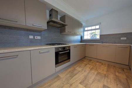 Dyer Road, SO15 - Photo 5