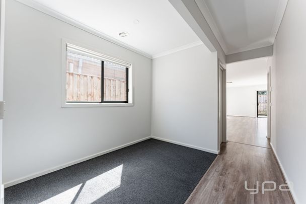 Charming, Convenient Living in Wyndham Vale! - Photo 1