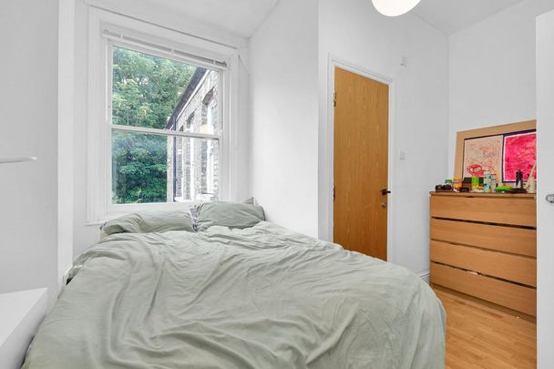 3 bedroom flat to rent - Photo 1
