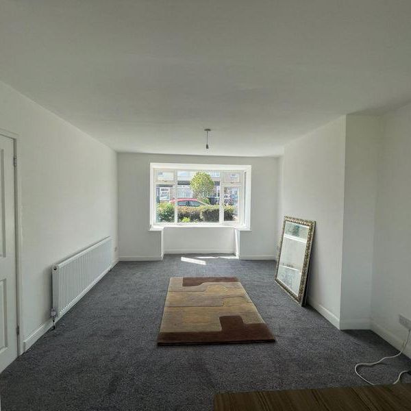 4 bedroom semi-detached house to rent - Photo 1