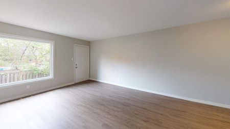 Two Bedroom Townhouse - Photo 4