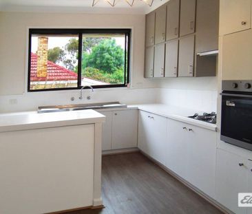 Ideally Located Family Home in East Bendigo - Photo 3