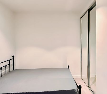 2 bedroom 1 bathroom - Photo 2