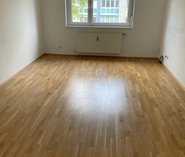2 Raum-Wohnung mit Loggia in ruhiger Lage im 1. Stock **Lift** - Photo 4
