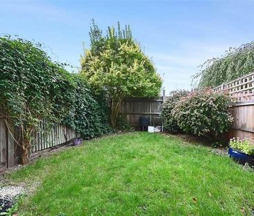 Vanderbilt Villas, Sterne Street, London, W12 - Photo 4