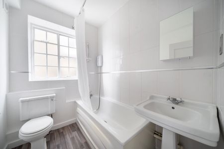 3 bedroom flat to rent - Photo 3