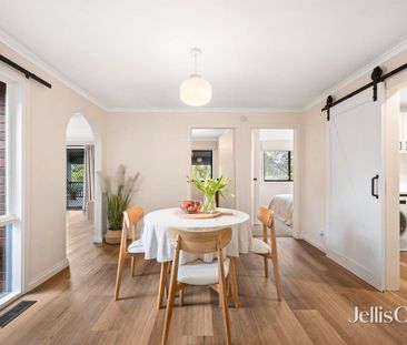 SPACIOUS FAMILY LIVING WITH SPECTACULAR DANDENONG RANGES VIEWS - Photo 4