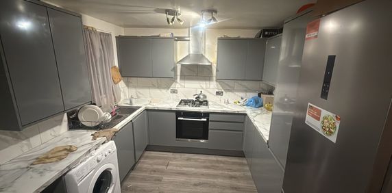 Room in a Shared House, Pickwick Close, TW4 - Photo 2