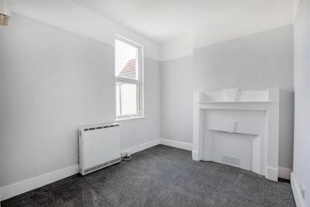 3 bedroom maisonette to rent - Photo 2