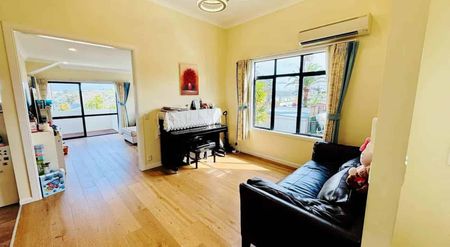 Executive Family Home - Photo 4