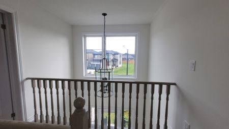 For Lease - 172 Rosanne Circle, Wasaga Beach, Ontario - Photo 2