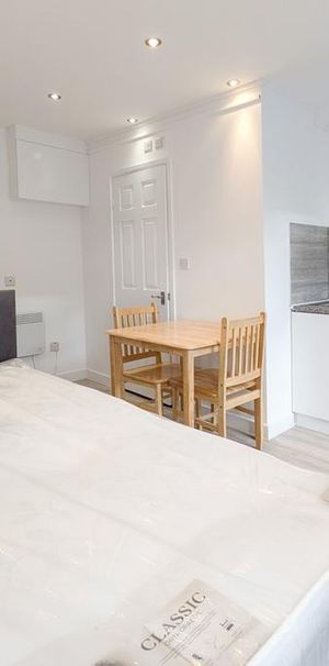 Studio to rent - Photo 1