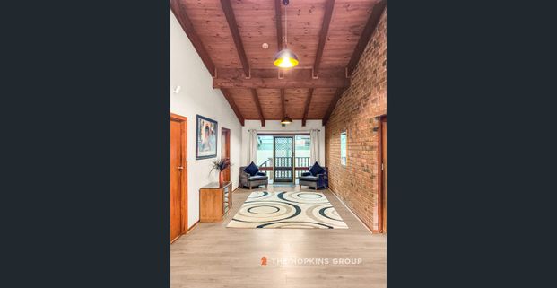 FULLY FURNISHED room available in this renovated rooming house!! UITLITIES INCLUDED IN RENT! - Photo 1