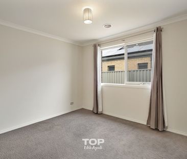 Beautifully Maintained 4-Bedroom Home Close to Top Schools!! - Photo 1