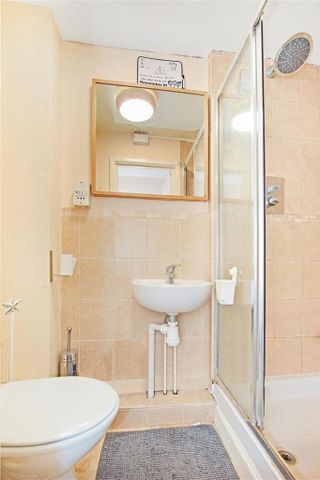 1 bedroom in a house share to rent - Photo 5