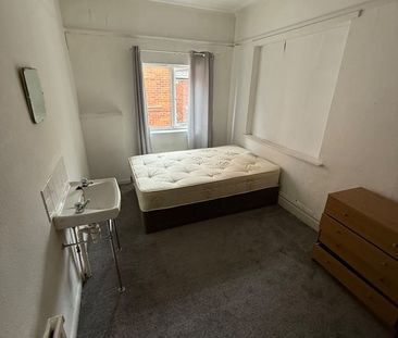 Room in a Shared House, Western Elms Avenue, RG30 - Photo 2