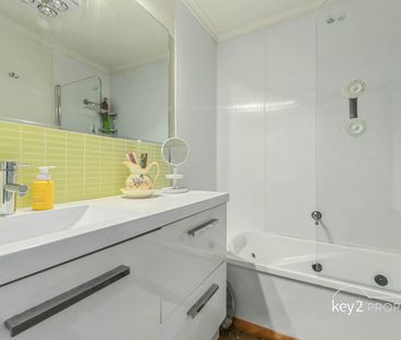 Charming & Cosy Home in Prime Location - Photo 4