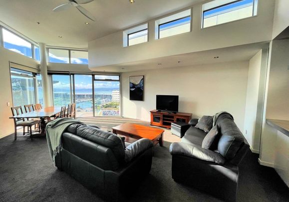 Penthouse apartment with Marina views - Photo 1