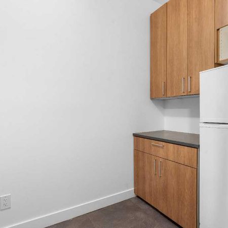 ✨ 1 ½ / 2 ½ – SEMI-MEUBLÉ – INTERNET INCLUS ✨ ✨ RABAIS EXCEPTIONNEL : 250 $ ! - Photo 4