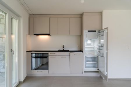 Moderne 2.5-Zimmer-Wohnung mit Sitzplatz und Panoramaaussicht - Foto 4