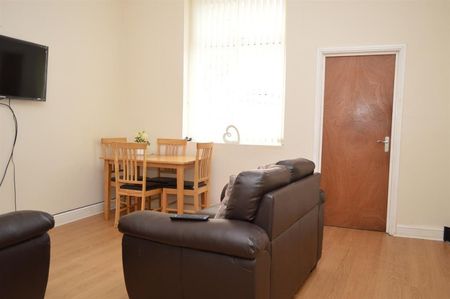 1 bedroom Flat To Let - Photo 3