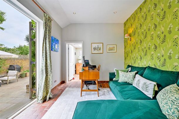 4 bedroom semi-detached house to rent - Photo 1