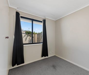 Enjoy Indoor-Outdoor Living All Year Round!! - Photo 5