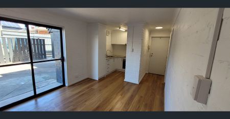 Great Location - 200 Metres to Jetty Rd ! - Photo 2