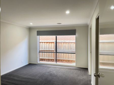 A Sanctuary of Style in Manor Lakes! - Photo 2