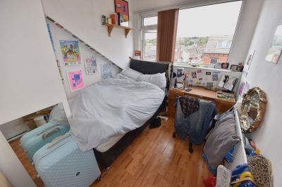 4 bedroom House in Royal Park View, Leeds - Photo 5