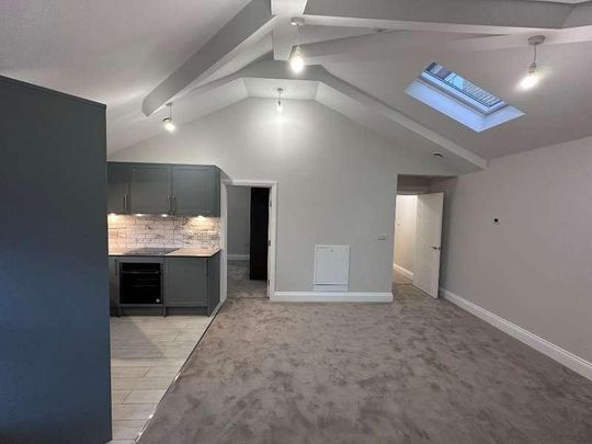 Bridge Road, Hampton Court Village, East Molesey, KT8 - Photo 1