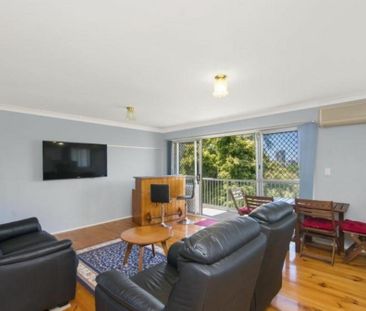 Two Bedroom Apartment in Excellent Location - Photo 1