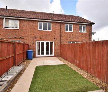2 bedroom mews to rent - Photo 1