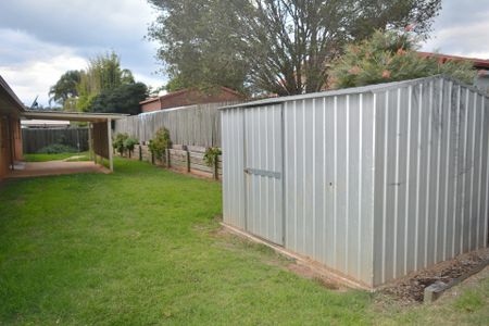 12 Ballin Drive, CENTENARY HEIGHTS - Photo 5